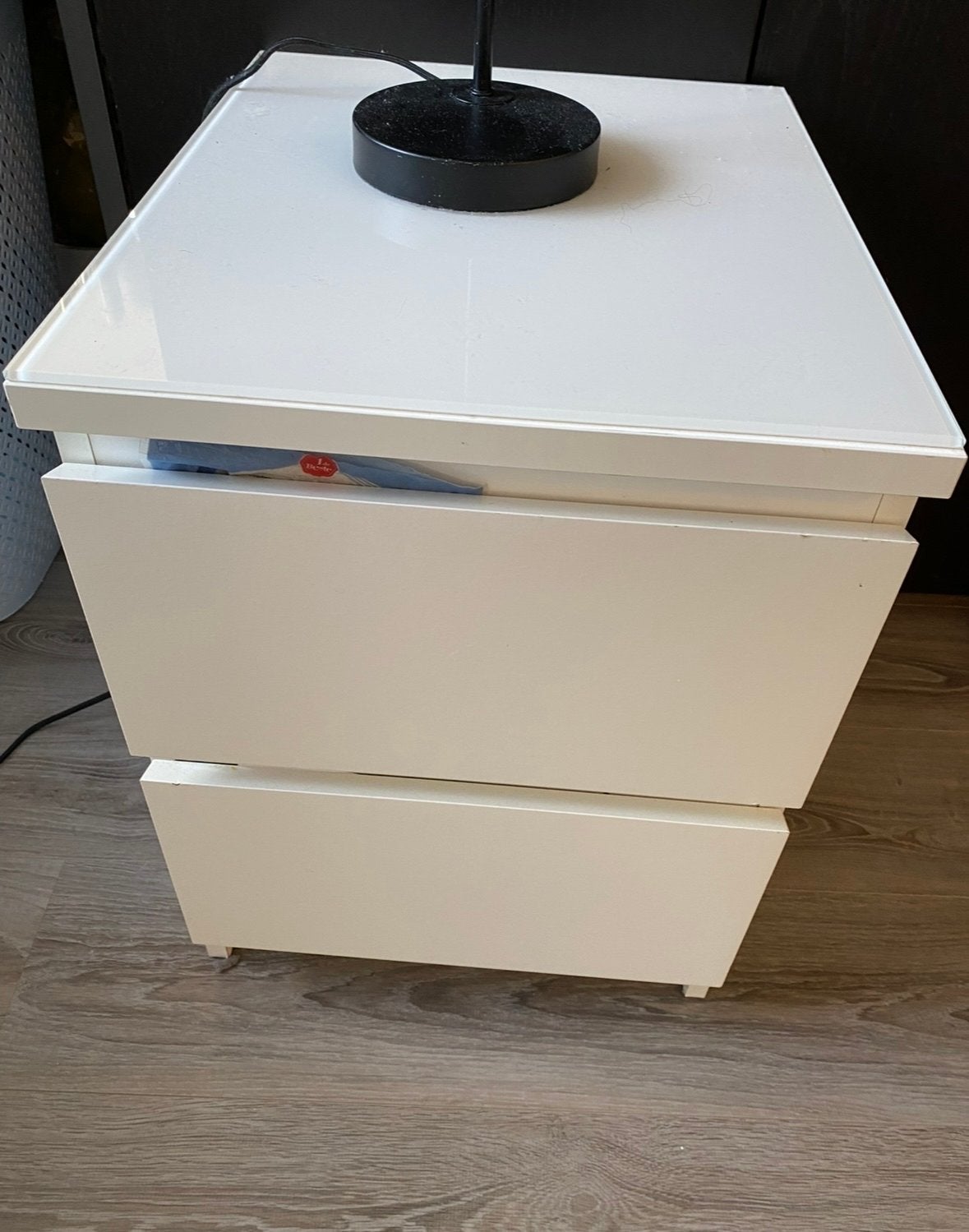 2 Nachtkastjes met twee lades - Glasplaat niet inbegrepen, Ophalen, Gebruikt, 55 tot 70 cm, 45 tot 65 cm