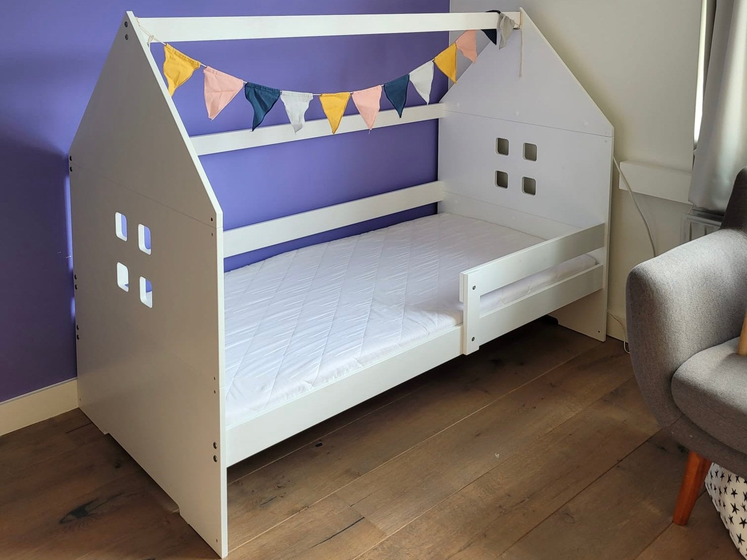 Kinderbed huisbed juniorbed wit met matras en lade, 70 tot 85 cm, Zo goed als nieuw, 160 tot 180 cm, Ophalen