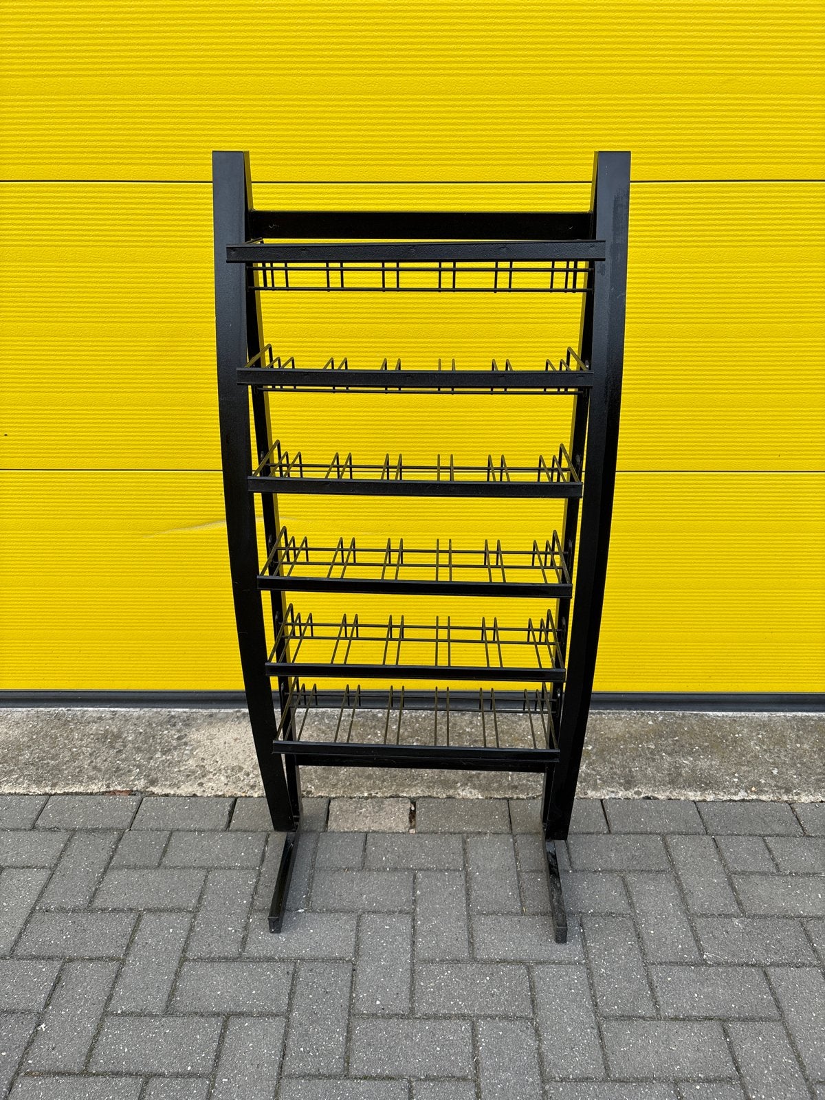 Zwart metalen displayrek (132x62x27cm), Ophalen, Gebruikt