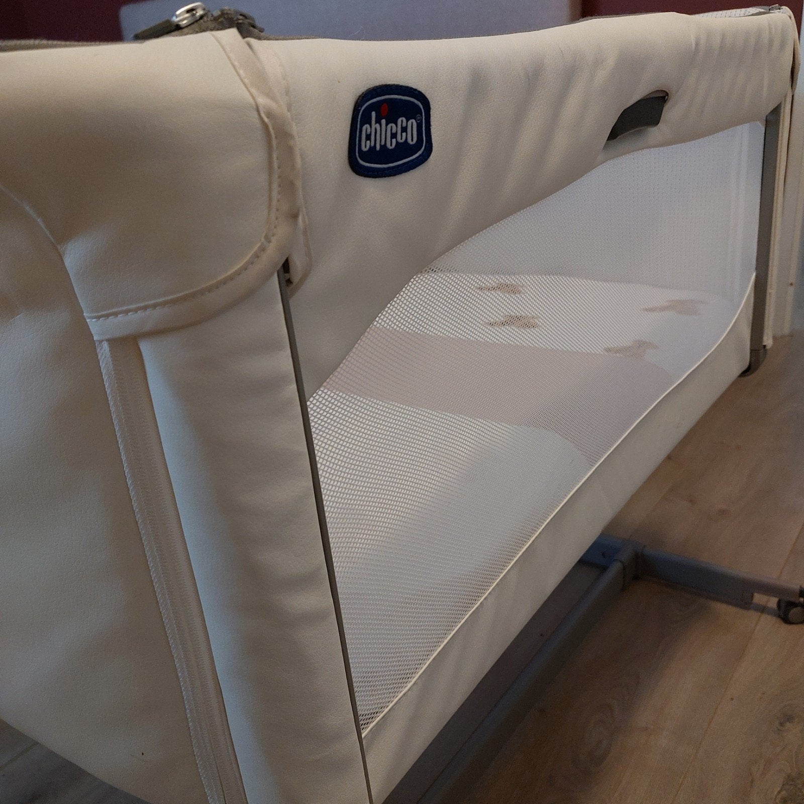 Chicco Co-Sleeper witte lederlook incl ademd matras zgan, Ophalen, Zo goed als nieuw, Minder dan 140 cm, Matras