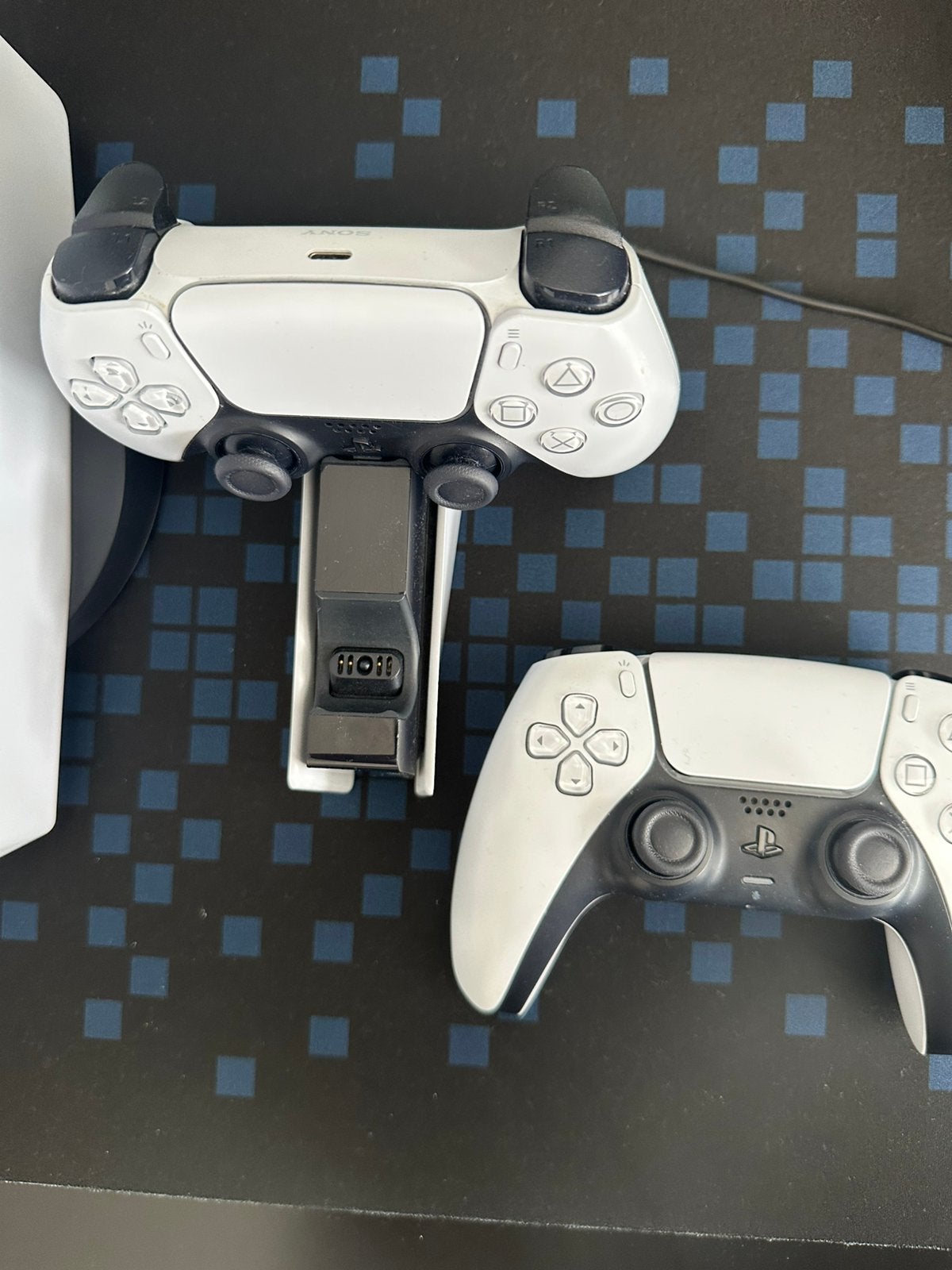 Foto 7 van Sony PlayStation 5 Disc twee controllers + charging station