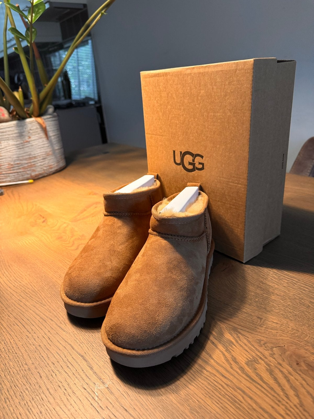 UGG Classic Ultra Mini Laarzen - Nieuw in doos - Maat 38, Bruin, Lage of Enkellaarzen, Nieuw, Ophalen of Verzenden