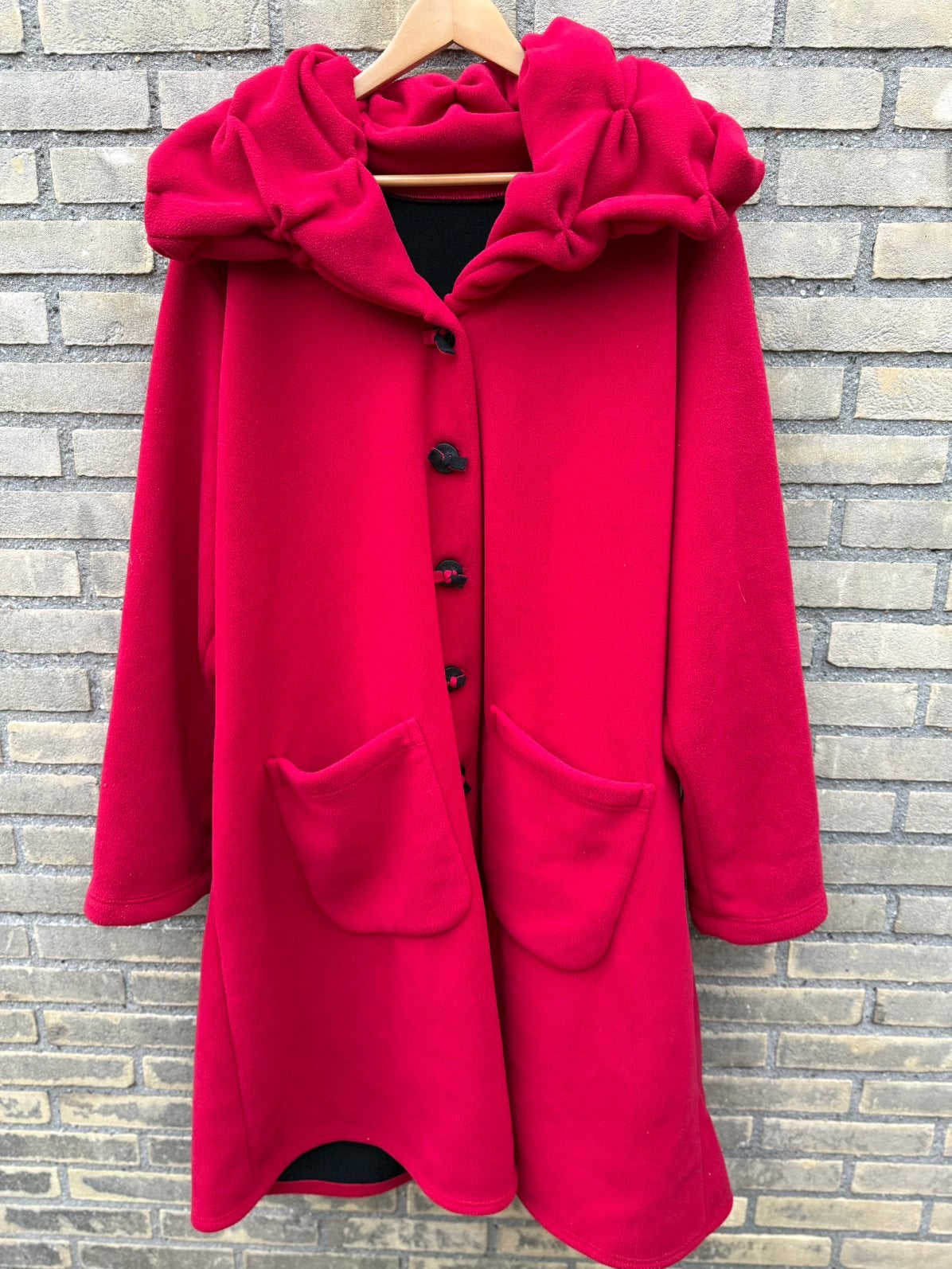 Boris Industries lange rode fleece jas A-lijn maat 2 (44/46), Verzenden, Zo goed als nieuw, Rood