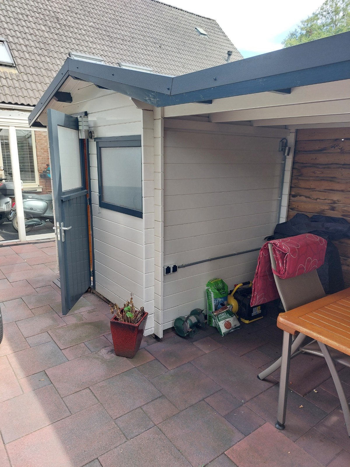 Houten tuinhuis met overkapping en elektriciteit, Ophalen, 200 tot 400 cm, Tuinhuis, 250 tot 500 cm