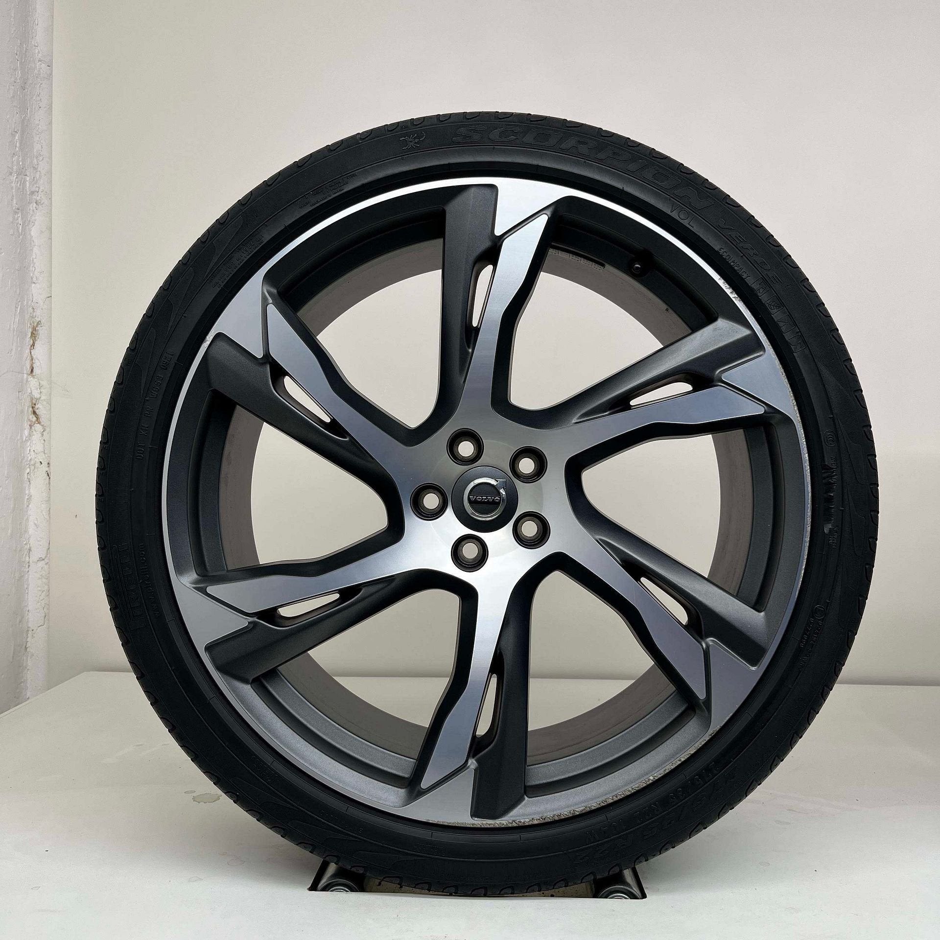Volvo XC90 - 22 inch - zomerbanden, Gebruikt, 275 mm, Banden en Velgen, Overige maten