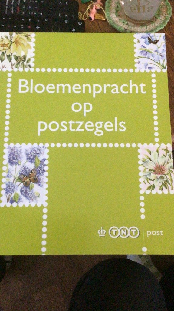 Compleet album Bloemenpracht op postzegels, Ophalen of Verzenden, Na 1940, Postfris
