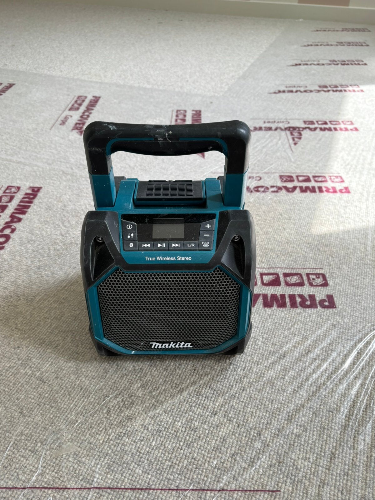 Bouwradio makita met 2 accus en lader, Verzenden, Zo goed als nieuw, Bouwradio