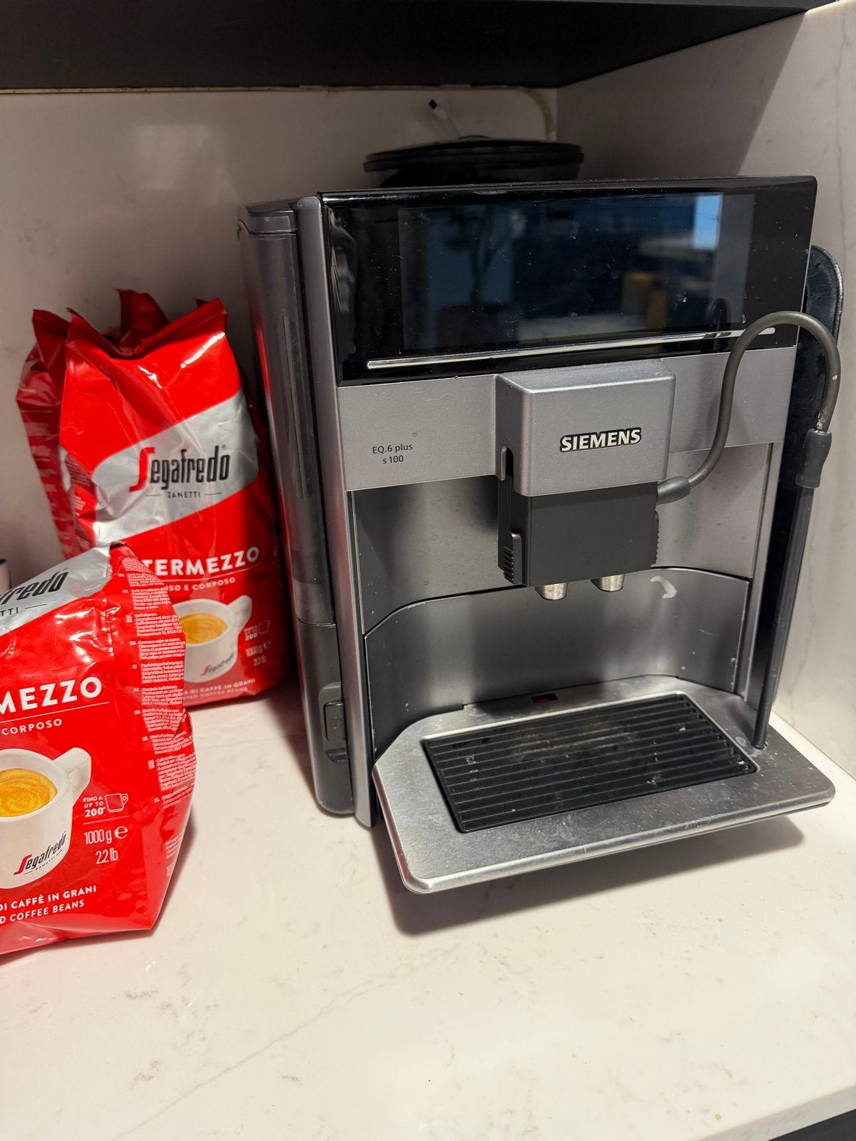 Siemens EQ6 plus 100 koffiemachine + 2,5kg koffiebonen, Ophalen, Gebruikt, Koffiemachine, Koffiebonen