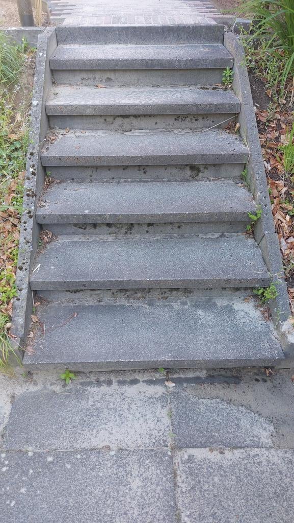 Betonnen trap van 6 treden, Ophalen, 30 cm of meer, Gebruikt, Steen of Klei