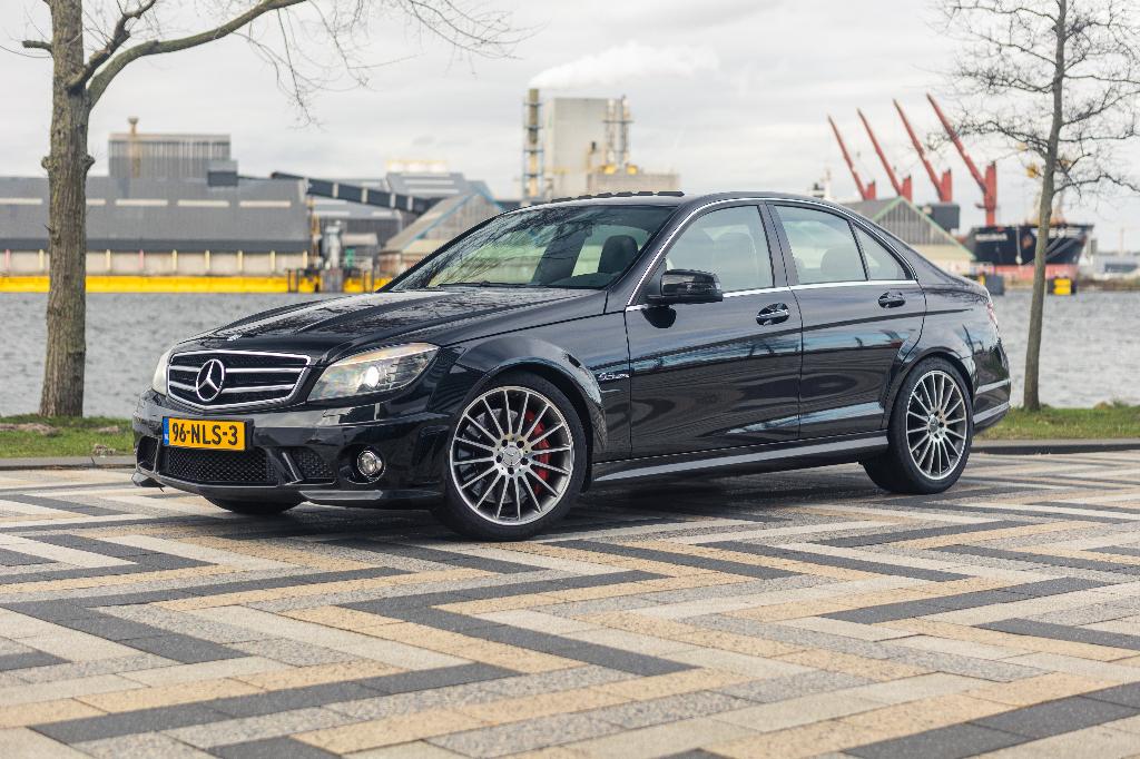 Mercedes-Benz C63 6.2 AMG PERFORMANCE Sedan 2010, Auto's, Mercedes-Benz, Automaat, Achterwielaandrijving, 457 pk, Zwart