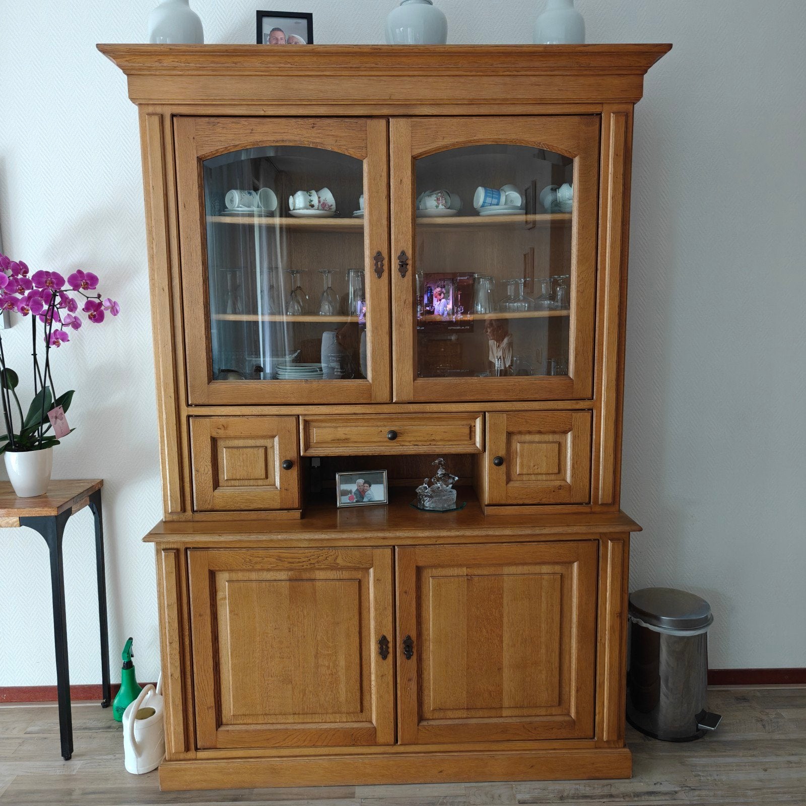 Eikenhouten buffetkast met vitrine en lades, Ophalen, Glas, Gebruikt, Klassiek, Landelijk