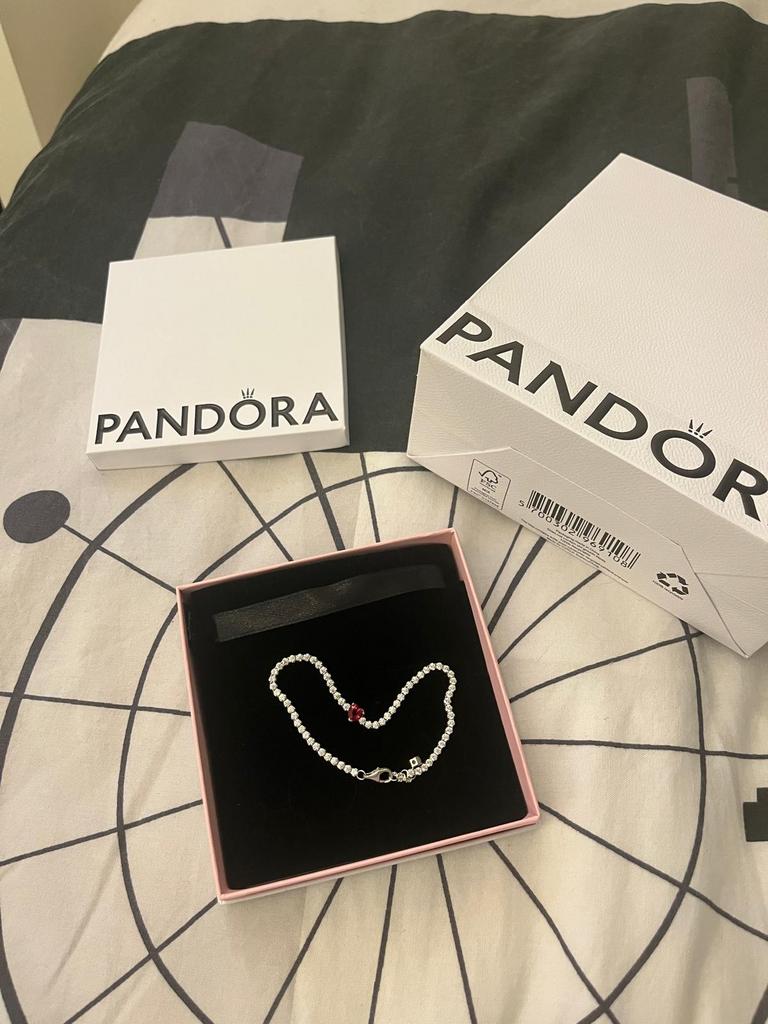 Pandora Rood Hart Armbandje, Sieraden, Tassen en Uiterlijk, Armbanden, Met kristal, Ophalen of Verzenden, Zo goed als nieuw, Rood