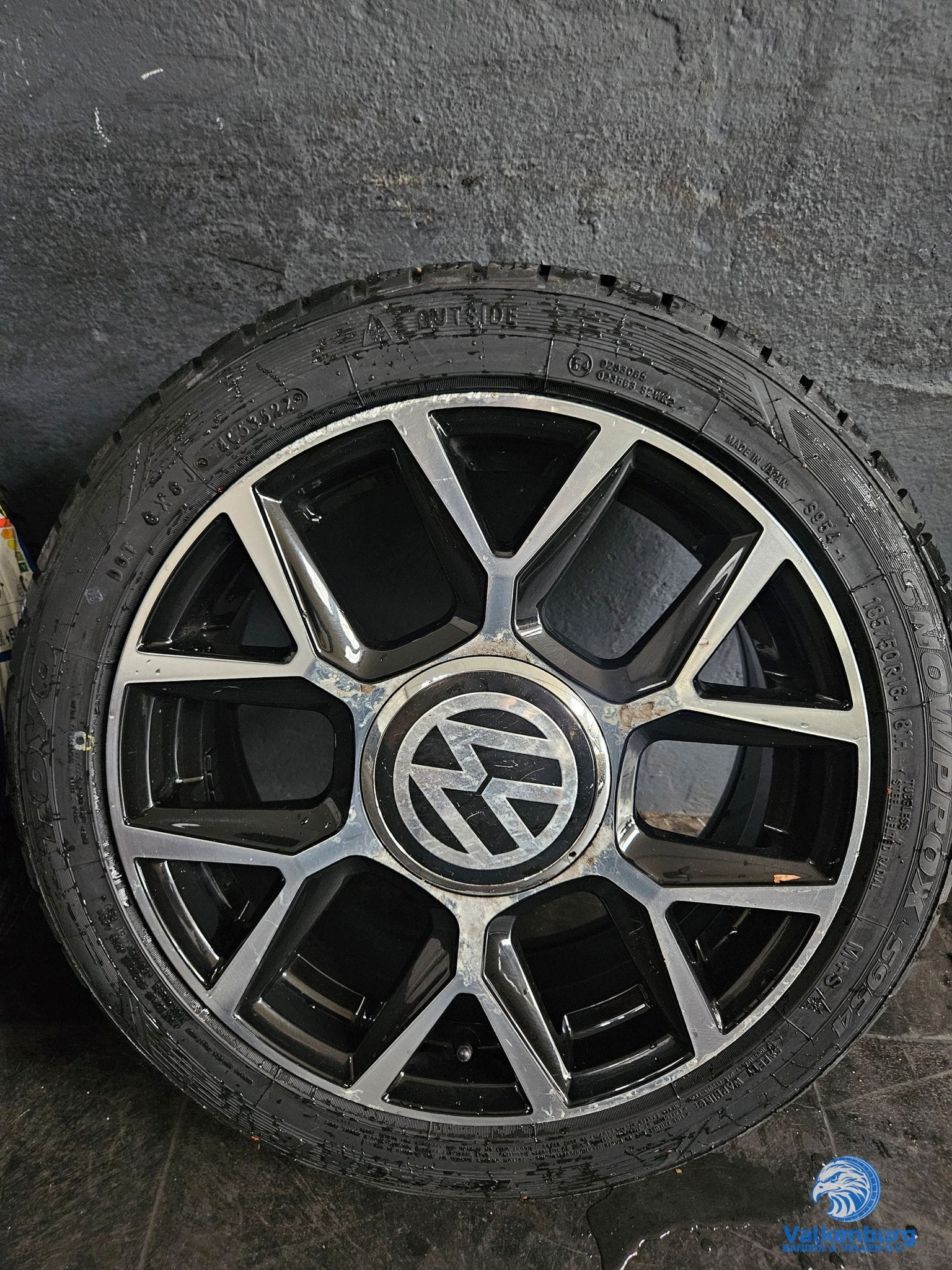 8mm! VW UP! GTI look 16 inch zwarte velgen 4x100 winterbande, Auto-onderdelen, Banden en Velgen, Gebruikt, -, Banden en Velgen