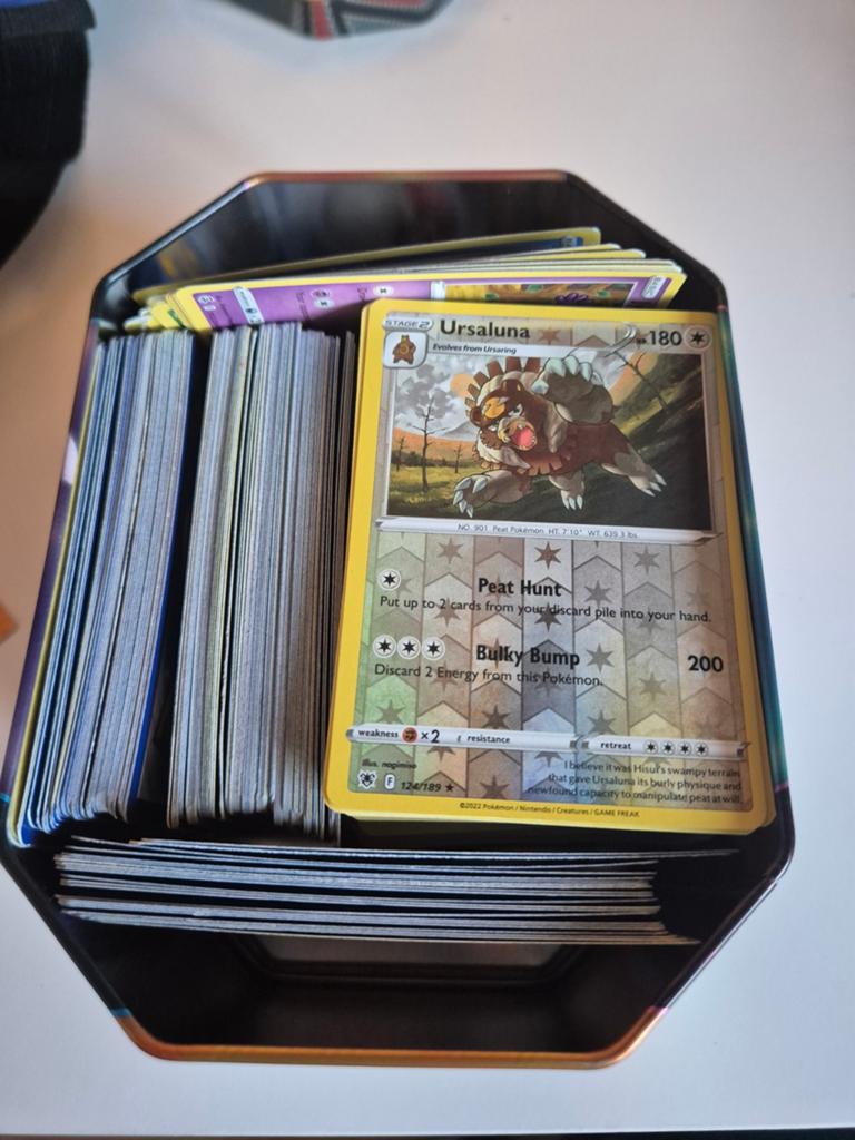 Ongeveer 250 pokemon kaarten, inclusief de bak, Verzenden, Nieuw, Meerdere kaarten