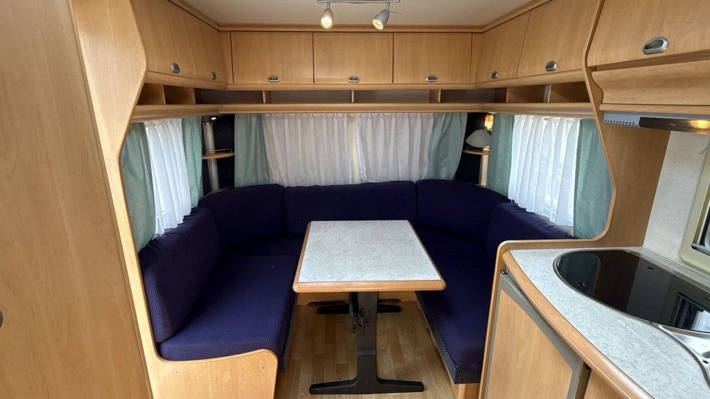 Hobby De luxe Easy 460 UFE bouwjaar 2002 met voortent, Caravans en Kamperen, Schokbreker, Rondzit, Hobby, Bedrijf
