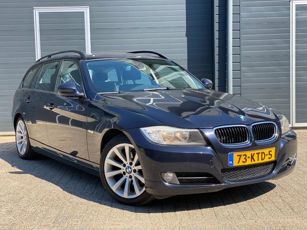 BMW 3 Serie 318 TOURING (bj 2010), Auto's, Achterwielaandrijving, Blauw, Origineel Nederlands, Handgeschakeld