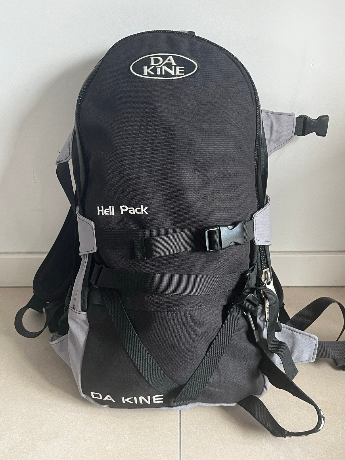 Dakine Heli Pack rugzak - Goede staat met lichte schade, Gebruikt, 25 tot 40 cm, Ophalen of Verzenden, Trekking