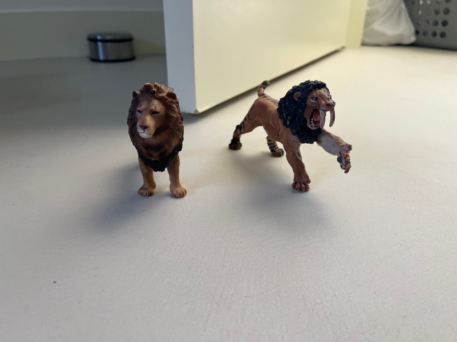 Schleich Leeuw en Sabeltandtijger Speelfiguren Set, Ophalen of Verzenden, Zo goed als nieuw, Jongen of Meisje