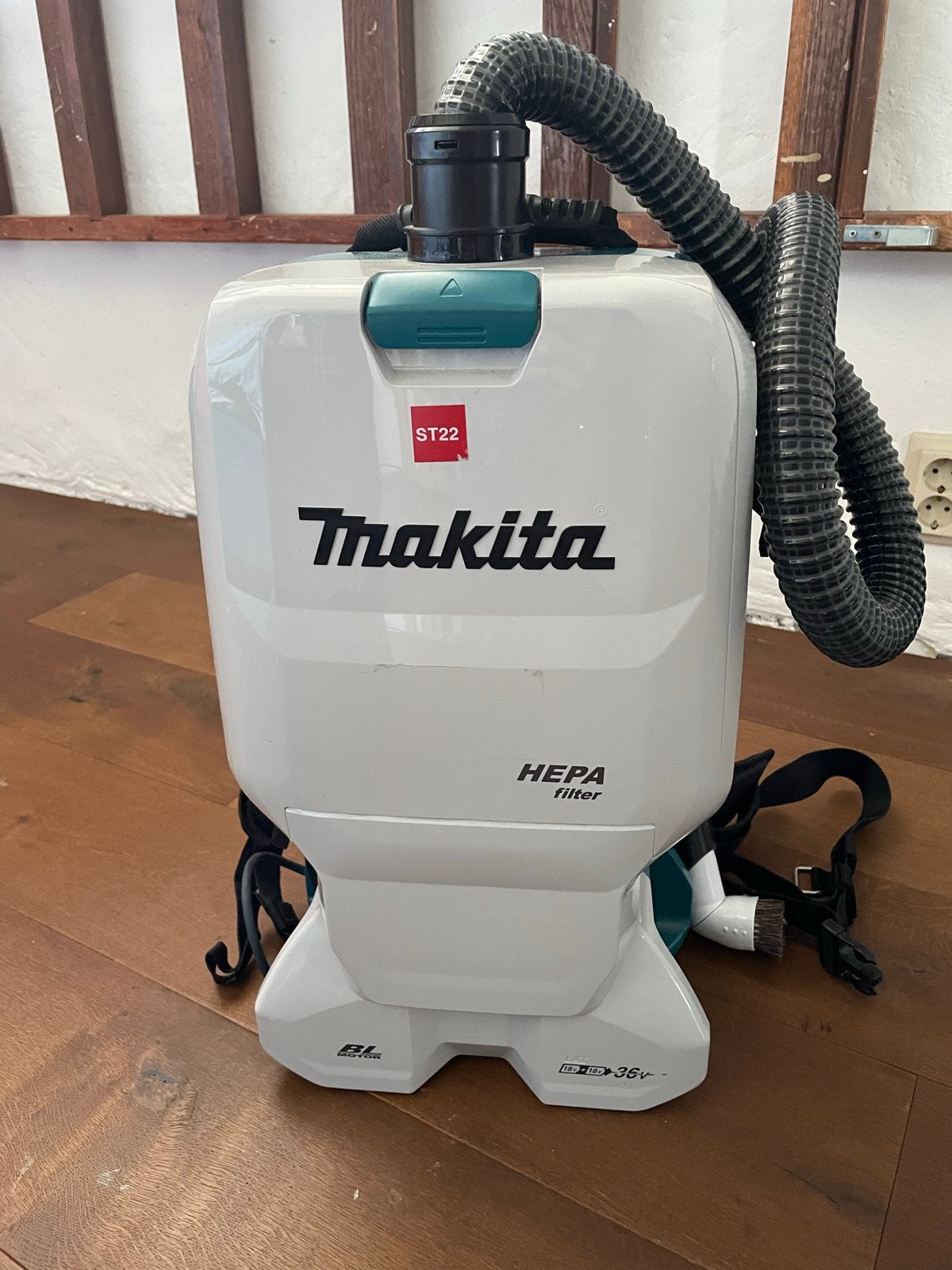 Makita DVC660 Rugstofzuiger met HEPA filter en 2 accu's, Witgoed en Apparatuur, Stofzuigers, Ophalen, Draadloos, Zo goed als nieuw