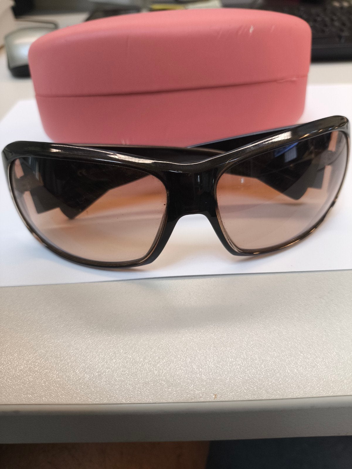 Blumarine Zonnebril met Strass Details en Roze Etui, Overige merken, Gebruikt, Zonnebril, Zwart