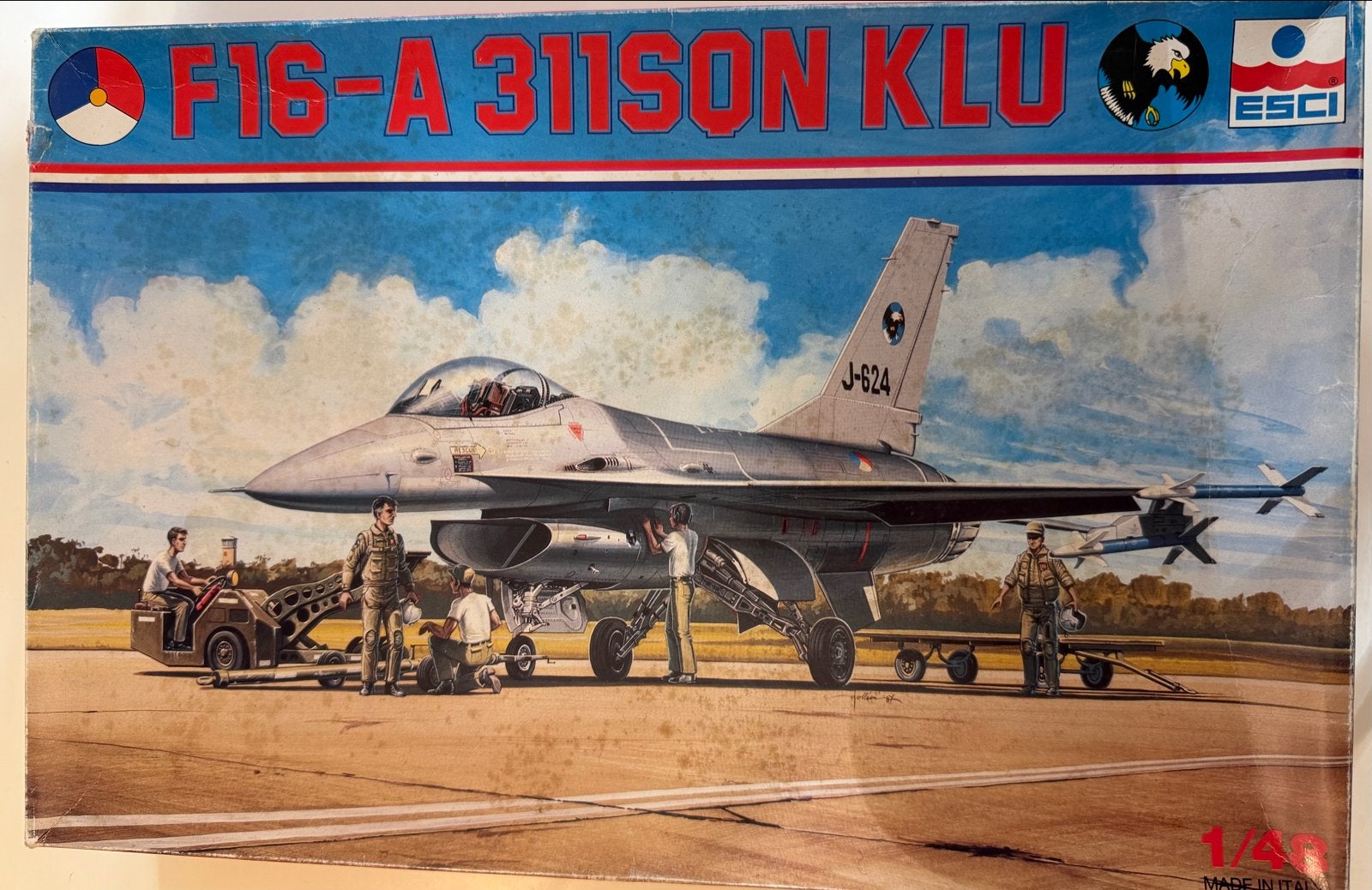 ESCI F-16A 311SQN KLU  1:48 + bodemplaat trekker wapenlader, Overige merken, Nieuw, Ophalen of Verzenden, Groter dan 1:72