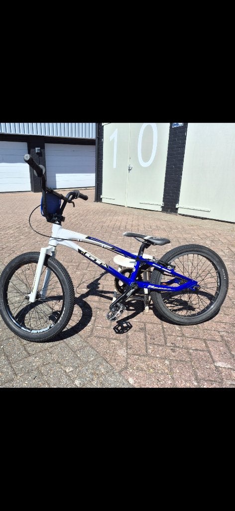 BMX GT PRO SPEED SERIES + helm, protector, broek en shirt, Fietsen en Brommers, Fietsen | Crossfietsen en BMX, Staal, Velgrem