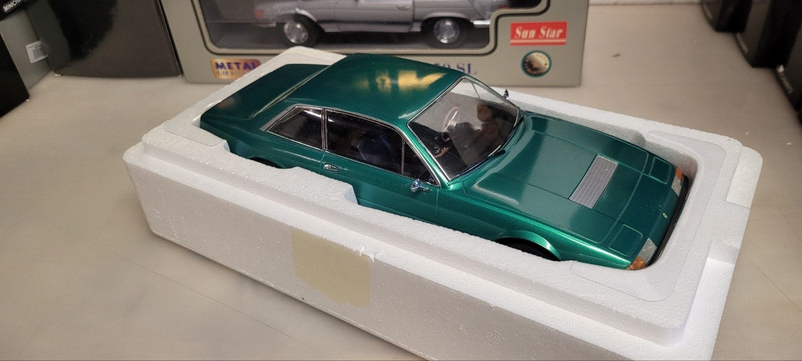 KK Scale Ferrari 365 GT4 2+2 groen metallic, Hobby en Vrije tijd, Ophalen of Verzenden, Zo goed als nieuw, Auto, Overige merken
