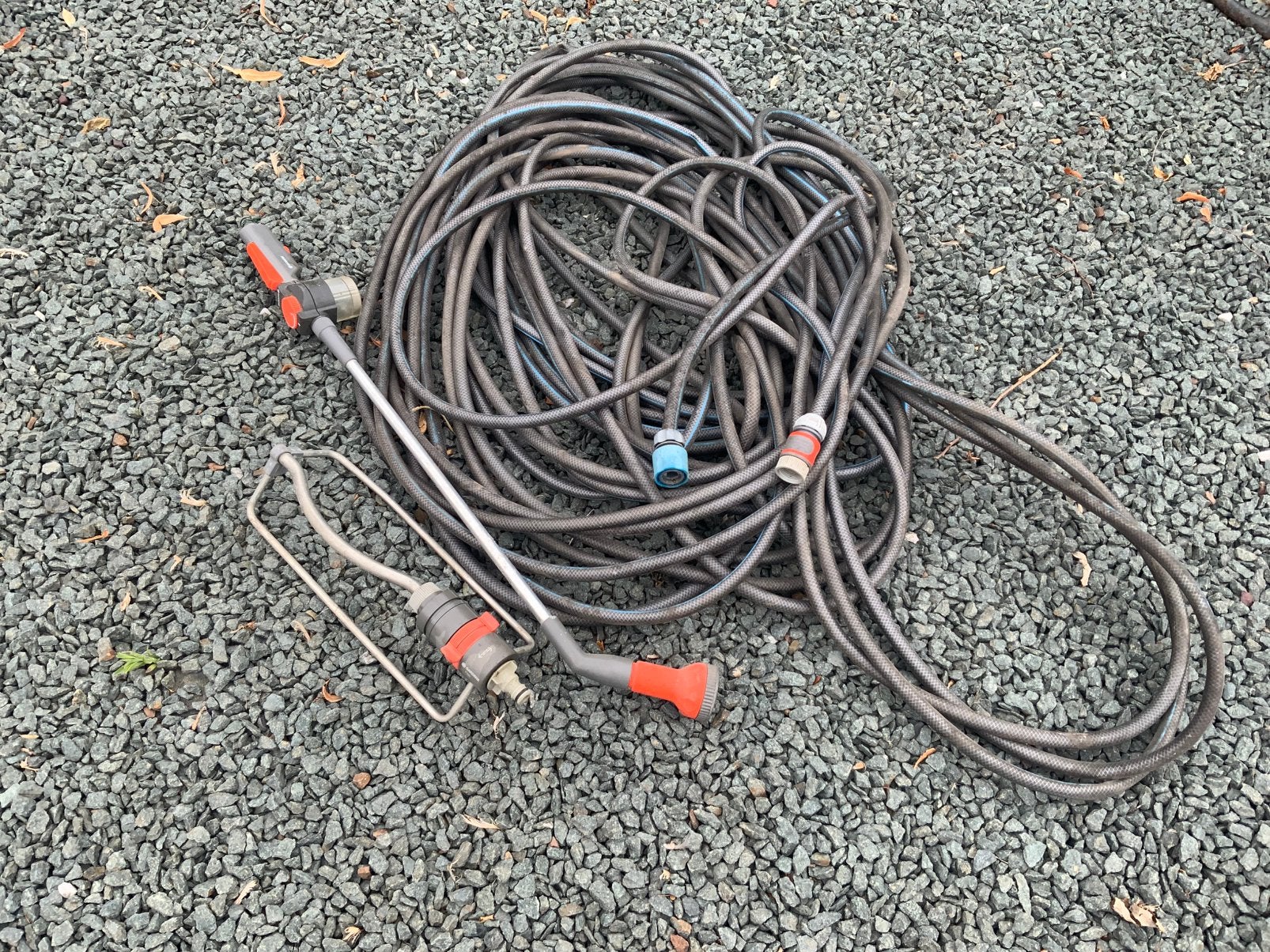Ca 30 meter. Tuinslang met  sproeiers en GK koppelingen, Ophalen, Zo goed als nieuw, Tuinslang