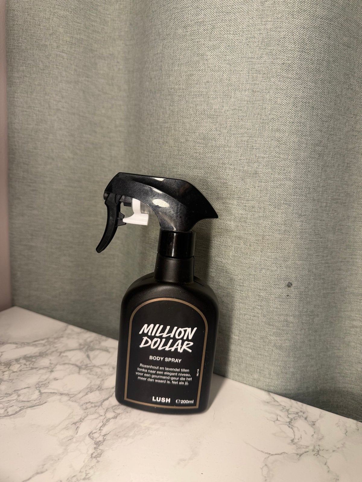 Lush Million Dollar Bodyspray - Nieuw en Ongebruikt, Ophalen of Verzenden, Nieuw, Deodorant of Bodyspray