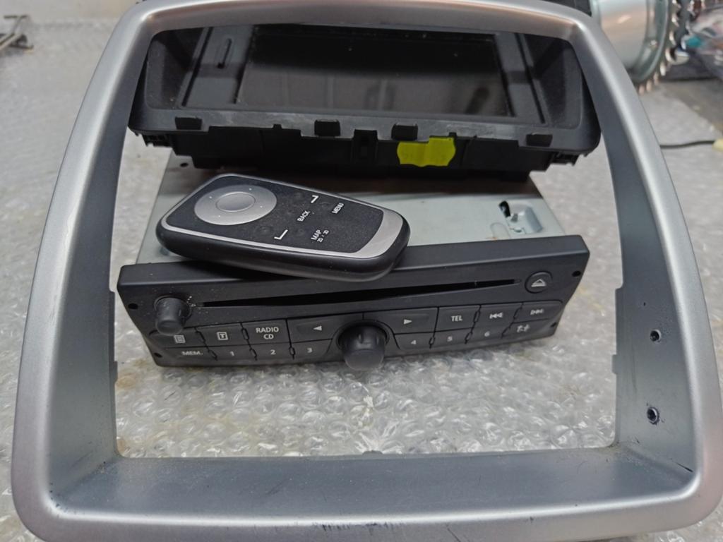 Renault Trafic Radio CD Speler met Navigatie (2011), Auto diversen, Autoradio's, Gebruikt, Ophalen of Verzenden