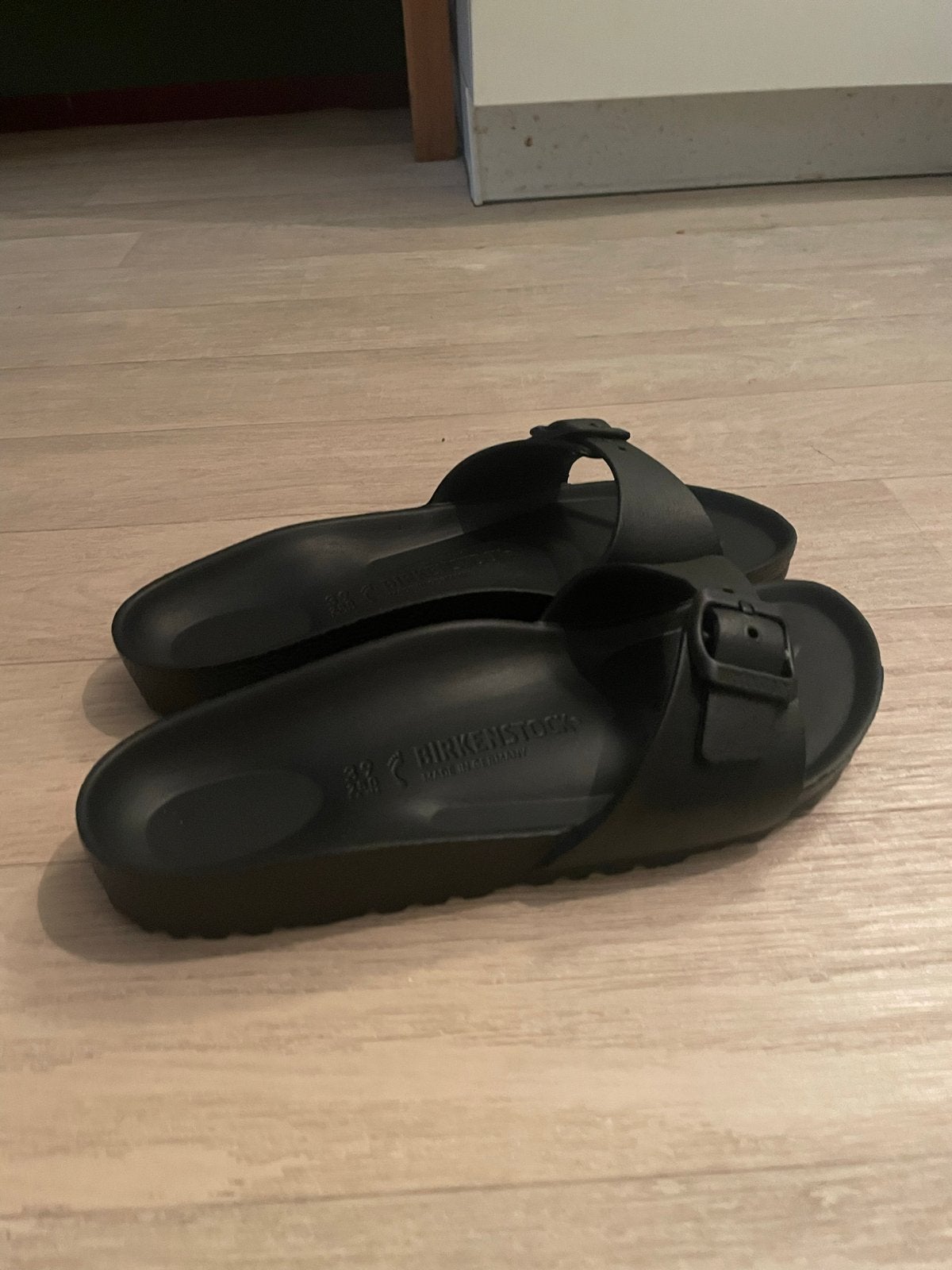 Birkenstock Madrid EVA Slippers Zwart Maat 39, Kleding | Dames, Schoenen, Ophalen of Verzenden, Nieuw, Zwart, Slippers
