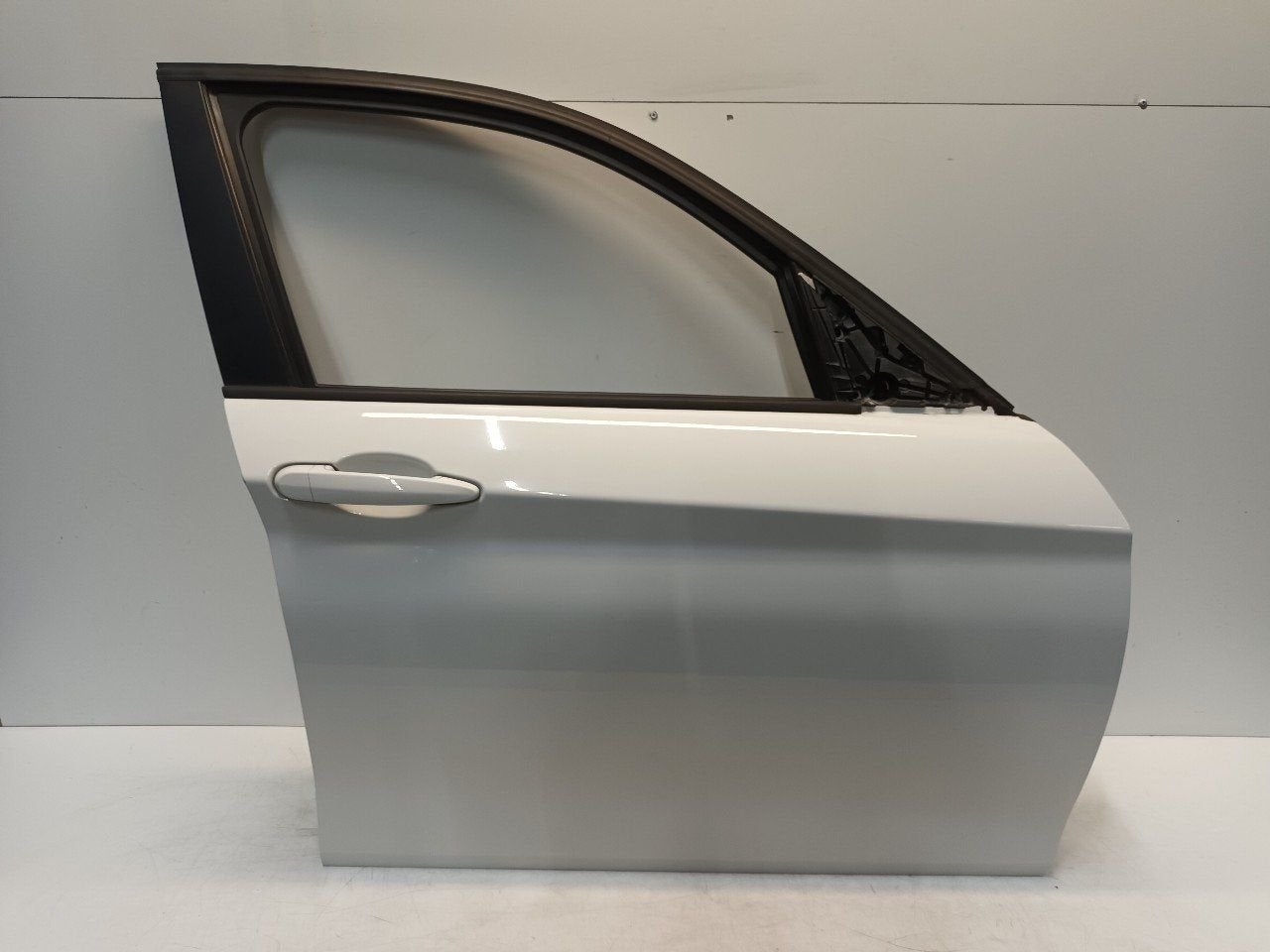 Portier rechts voor BMW 1 serie, Onderdelen@venauto.nl, Van der Ven Autorecycling B.V., Gebruikt, Ettenseweg 76, 4706 PB Roosendaal, The Netherlands