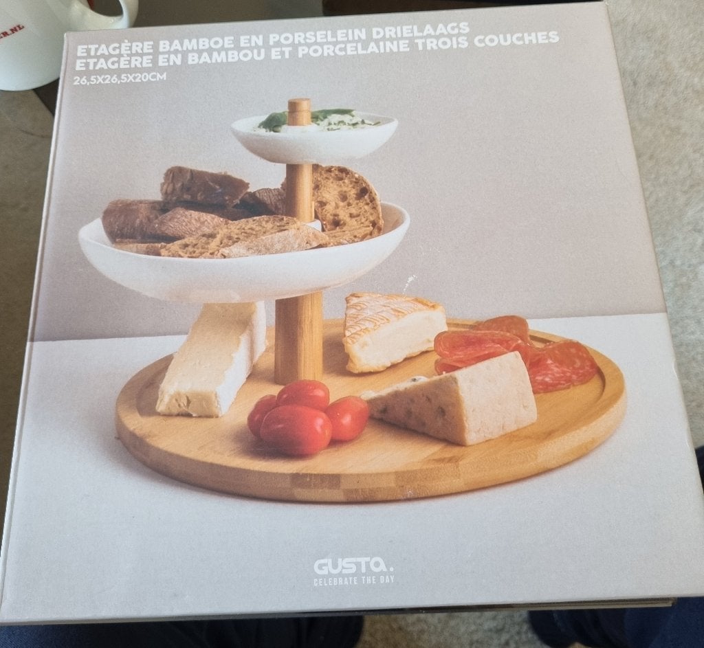 Etagere 3 laags van Gusta. Porselein en hout., Etagère, Demontabel, Nieuw, Ophalen of Verzenden