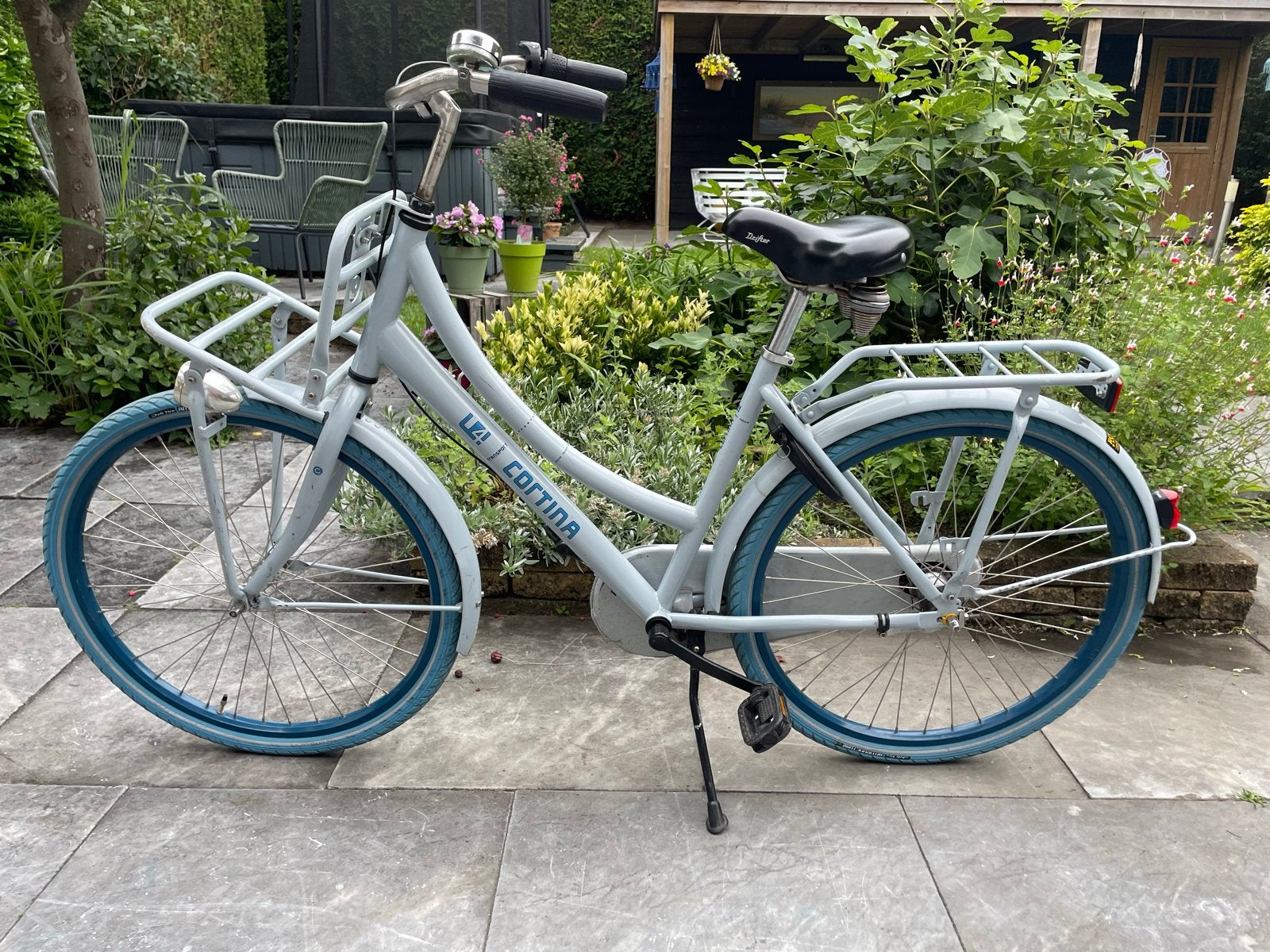 Cortina meisjesfiets 26 inch met voordrager, Fietsen en Brommers, Fietsen | Meisjes, 26 inch of meer, Terugtraprem, Gebruikt, Versnellingen