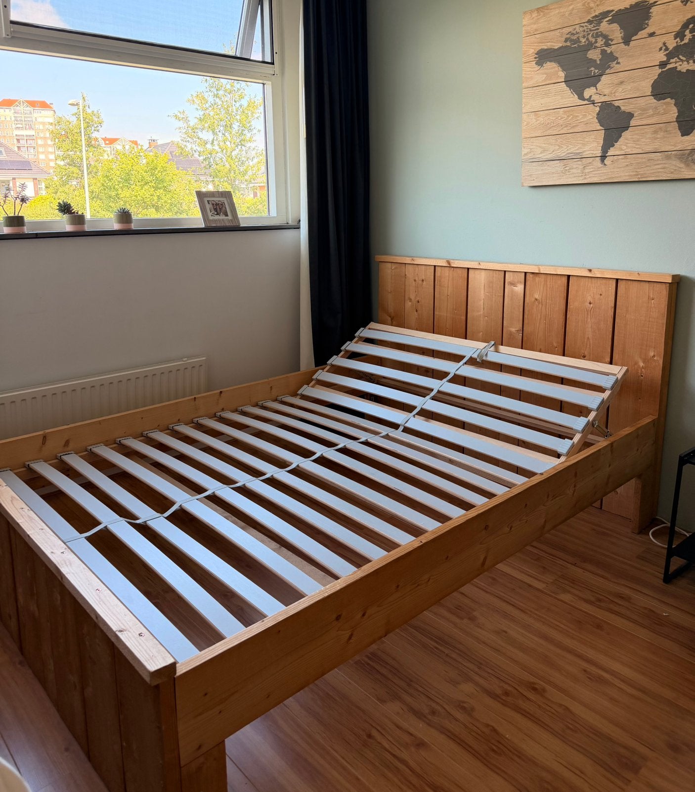 Steigerhouten bed 140x200cm met verstelbare lattenbodem, Ophalen, Bruin, Steigerhout, Tweepersoons