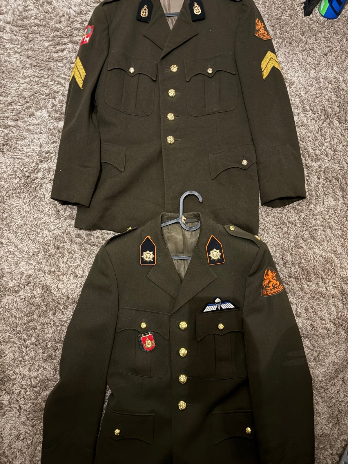2 Nederlande uniformen DT, Ophalen of Verzenden, Landmacht, Nederland, Kleding of Schoenen