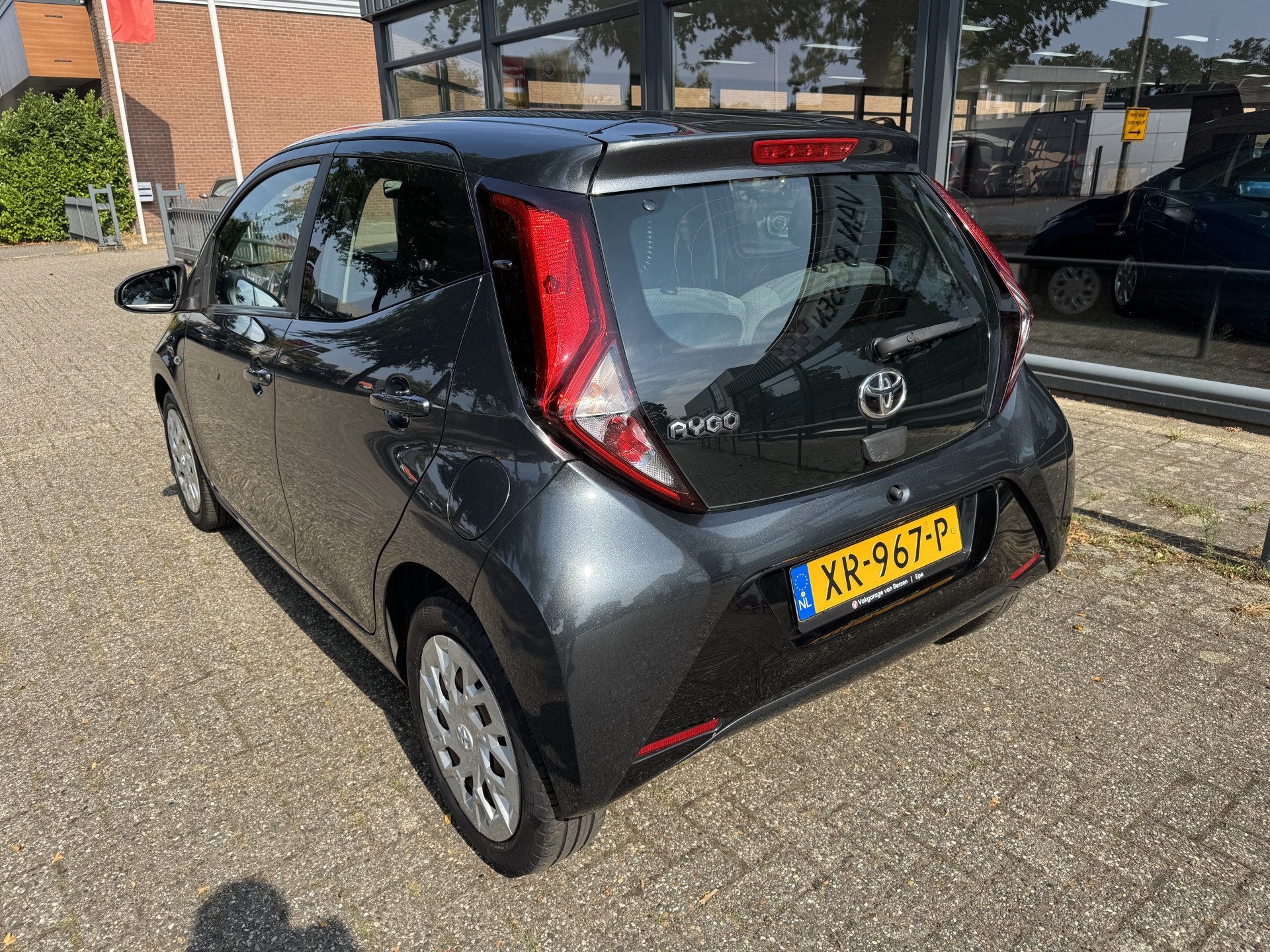 Toyota Aygo 1.0 VVT-i x-play AIRCO-CAMERA-5DRS (bj 2019), Voorwielaandrijving, Gebruikt, Euro 6, 4 stoelen