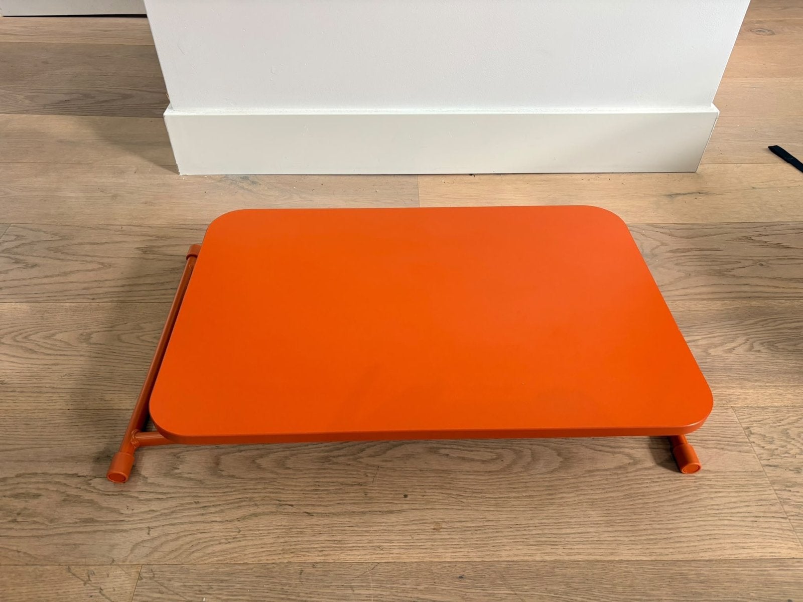 IKEA DUBBLA opklapbare laptoptafel/bedtafel oranje, Ophalen, Minder dan 45 cm, Metaal of Aluminium, 55 tot 75 cm