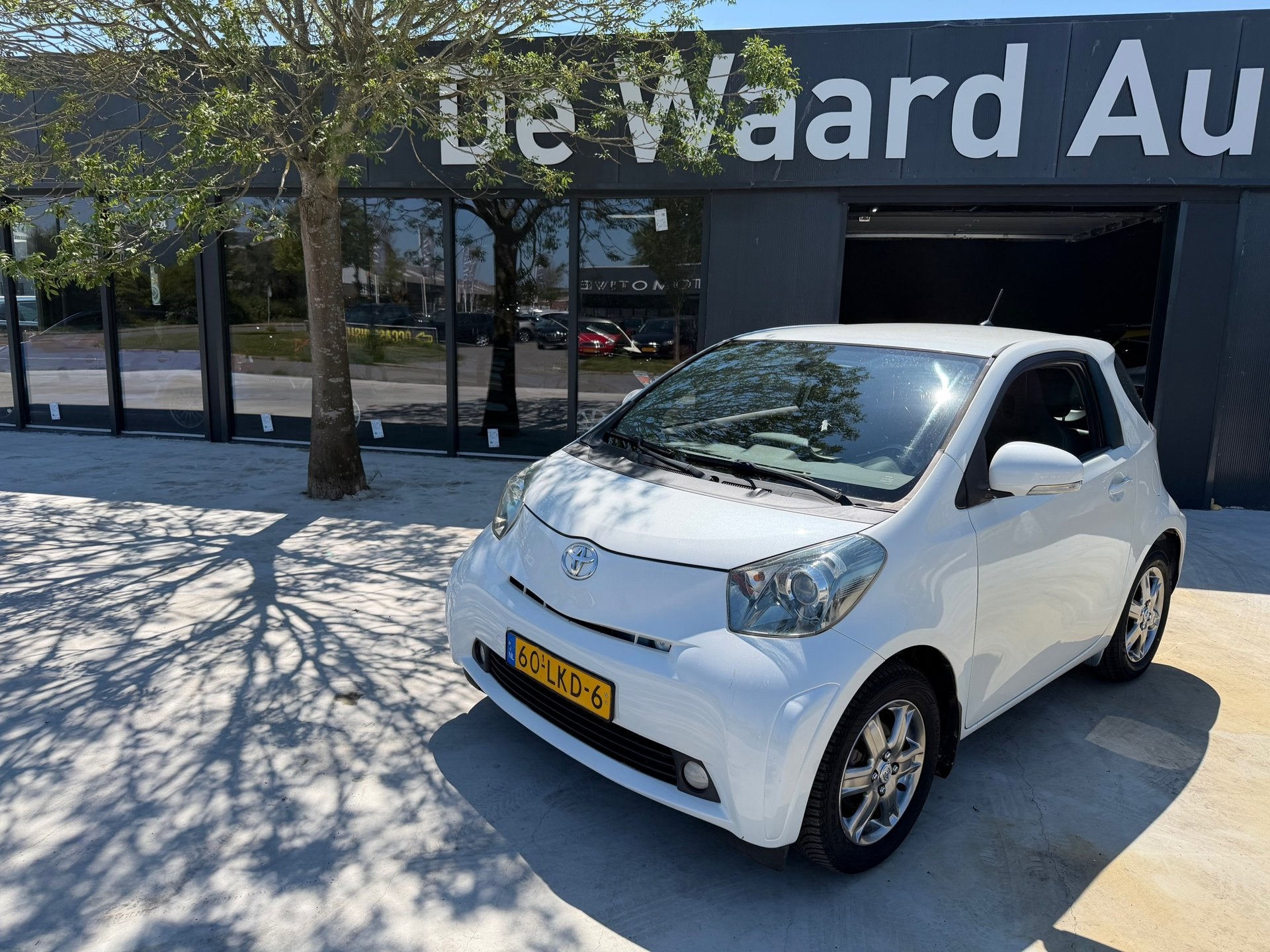 Toyota IQ 1.0 VVTi Aspiration/ airco/NAP/half leer/Stoel ver, Metallic lak, Gebruikt, 4 stoelen, Origineel Nederlands