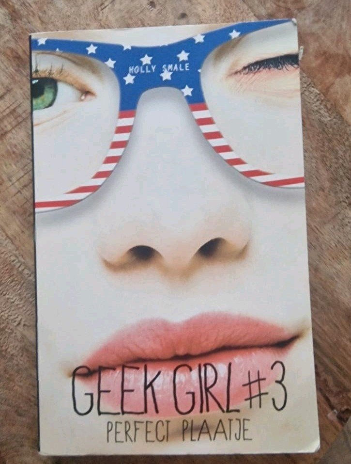 Holland Smale - Geek Girl #3 Perfect plaatje, Ophalen of Verzenden, Zo goed als nieuw, Holly Smale