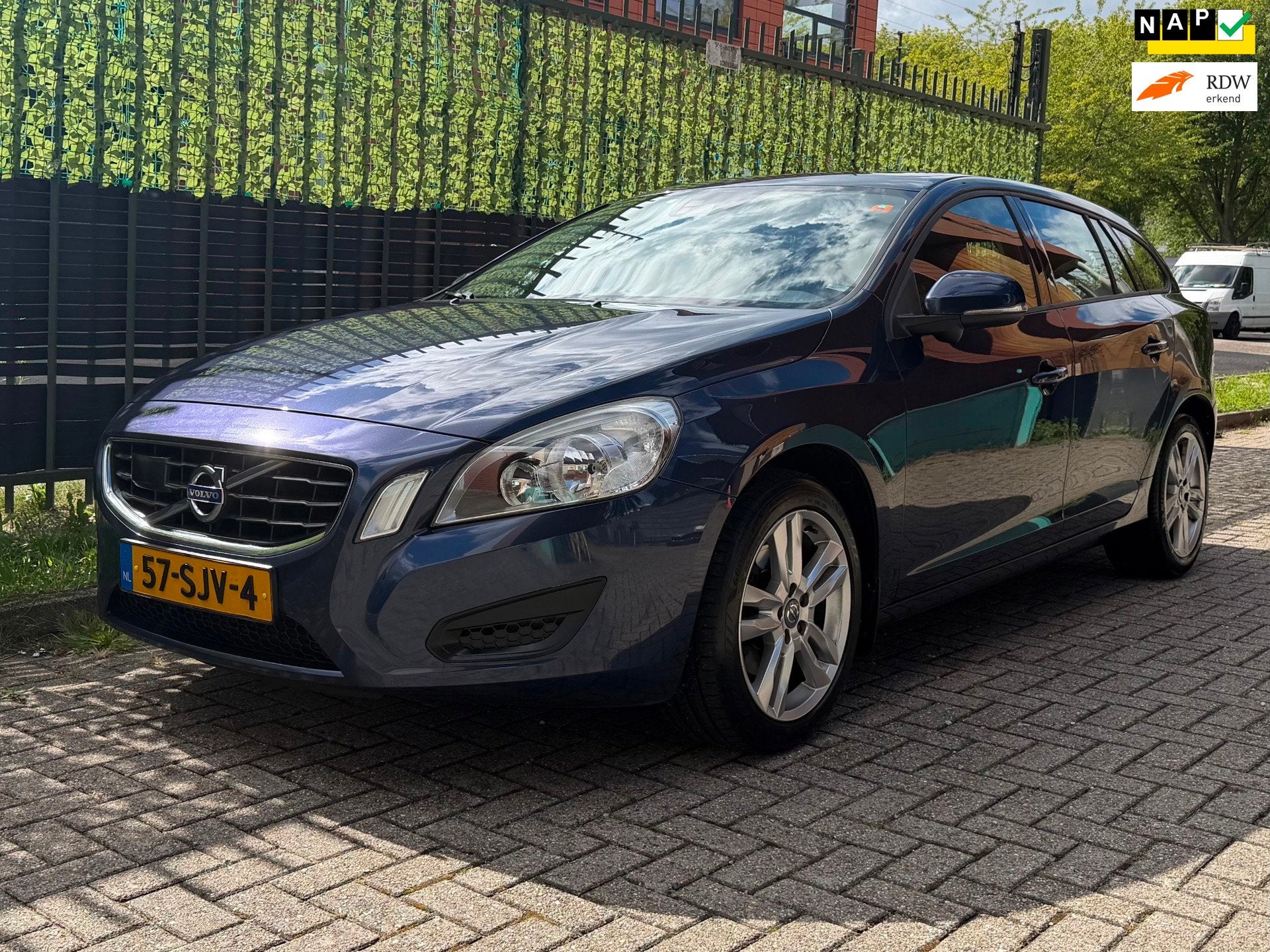 Volvo V60 1.6 T4 Kinetic 2011 blauw AUTOMAAT|TREKHAAK|NAP, Stof, Gebruikt, Zwart, 4 cilinders