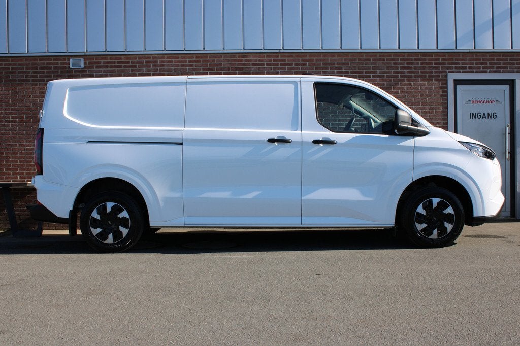 Ford E-Transit Cust. 340 L2H1 Trend 71 kWh |CAMERA|LED|STUUR, Automaat, Gebruikt, Zwart, Wit