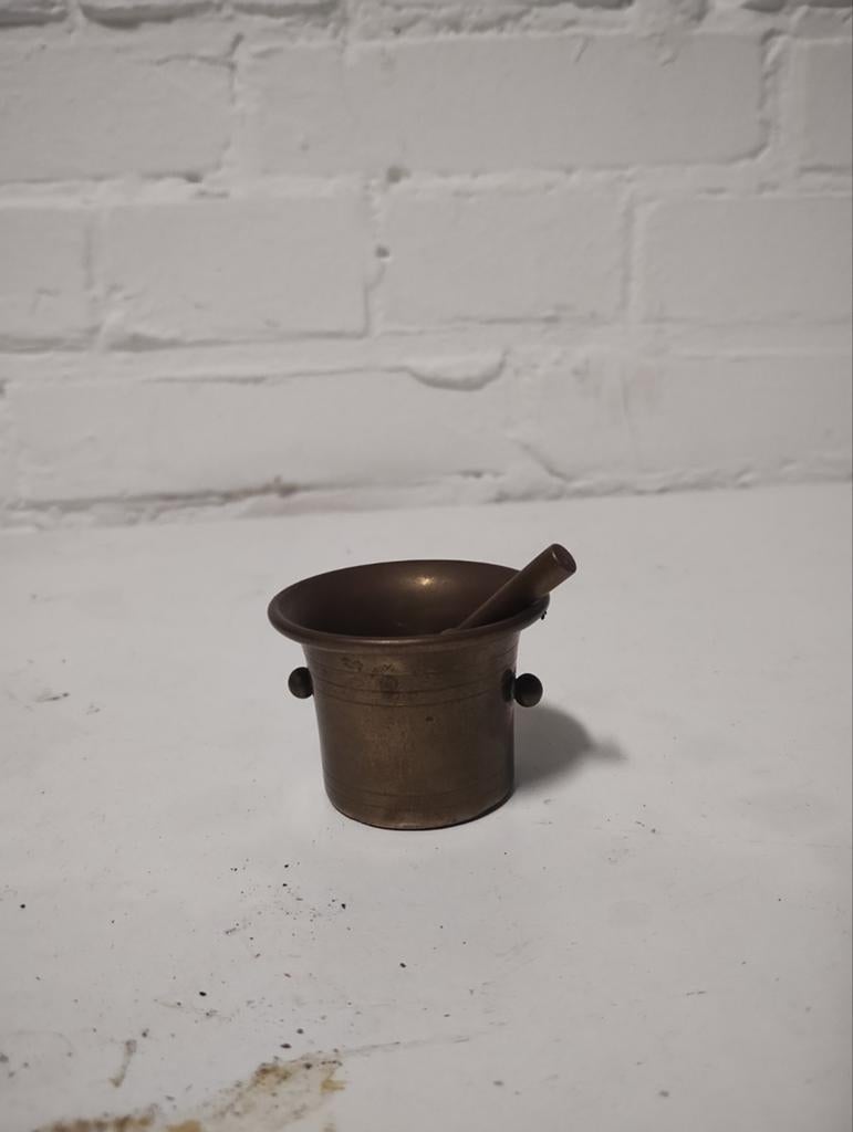 Antieke bronzen vijzel met stamper, Ophalen of Verzenden, Brons