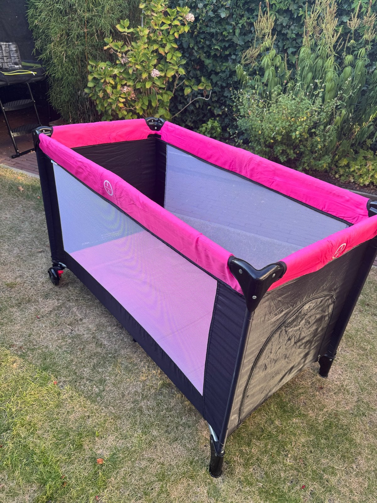 Roze Reisbedje / campingbedje / logeerbedje inclusief matras, Ophalen of Verzenden, Gebruikt, Reisbedje