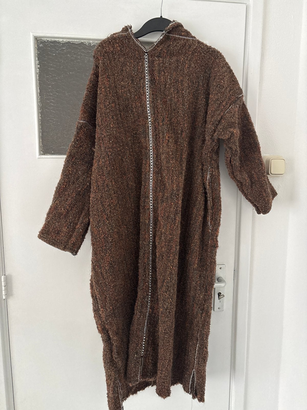 Bruine gebreide lange jas met capuchon, Kleding | Heren, Ophalen of Verzenden, Nieuw, Bruin