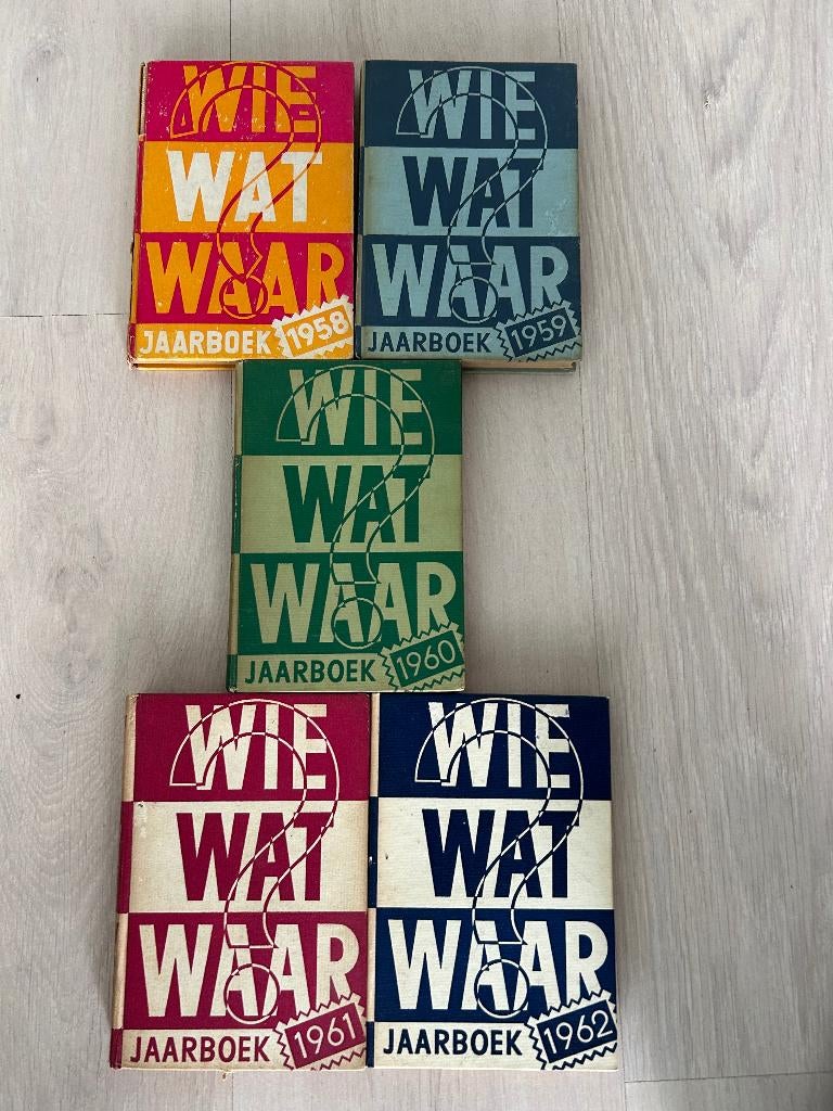 WieWatWaar Jaarboeken, Ophalen of Verzenden, Gelezen, Diverse auteurs
