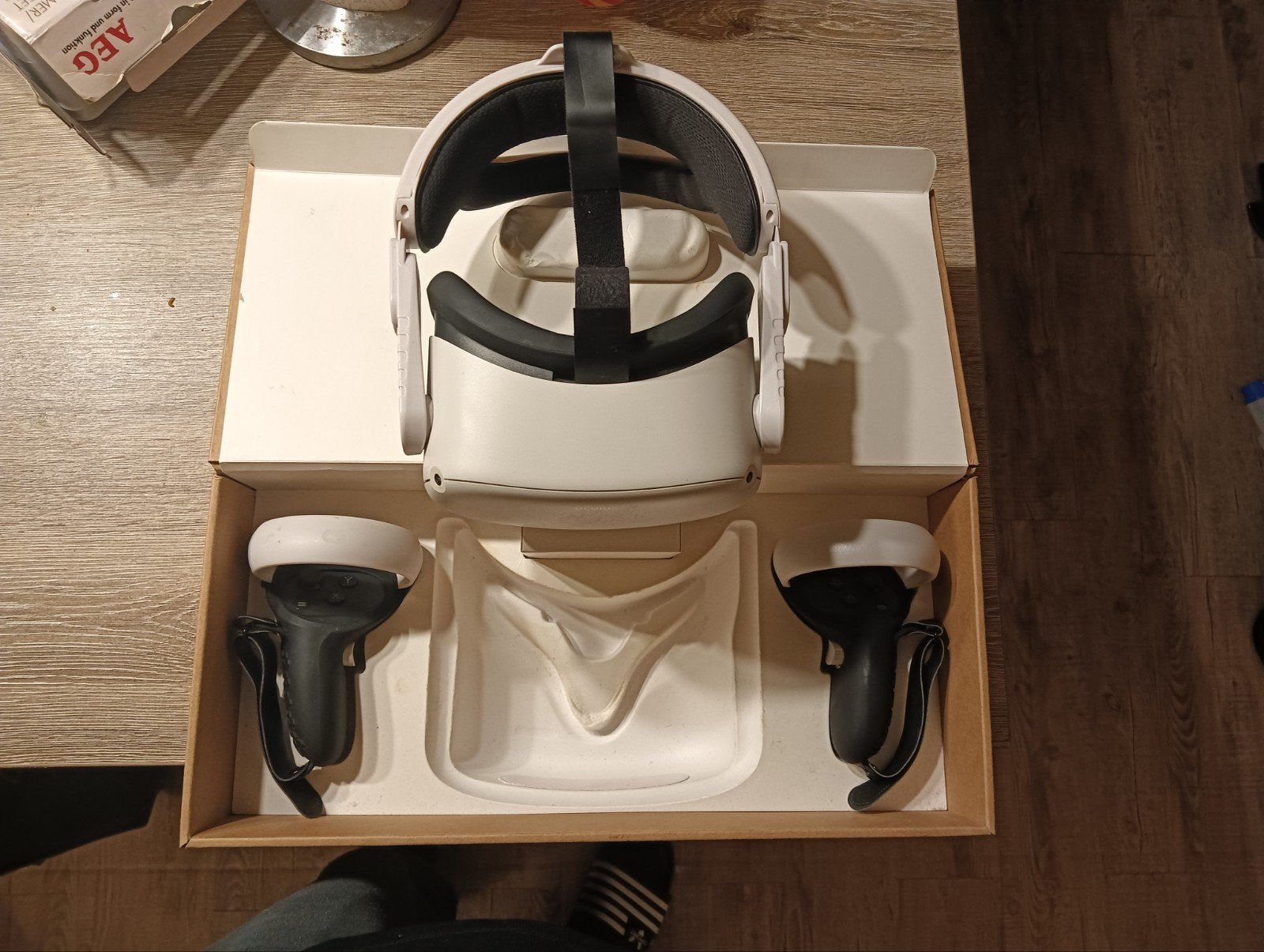Oculus Quest 2 VR-bril met controllers, Ophalen, Zo goed als nieuw, VR-bril, Overige platformen