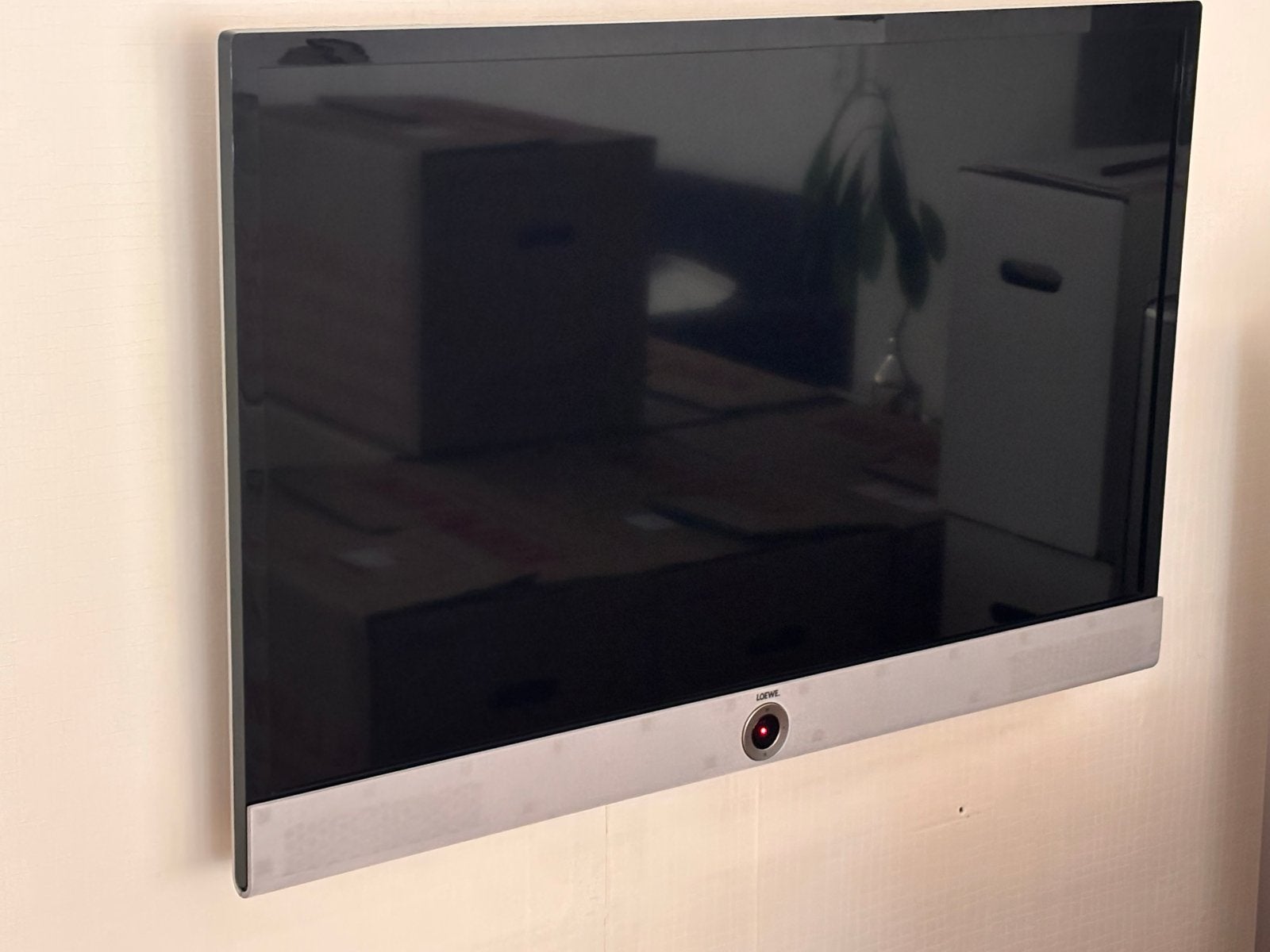 Loewe TV met subwoofer, afstandsbediening en 3D brillen, LED, Zo goed als nieuw, 100 Hz, 100 cm of meer