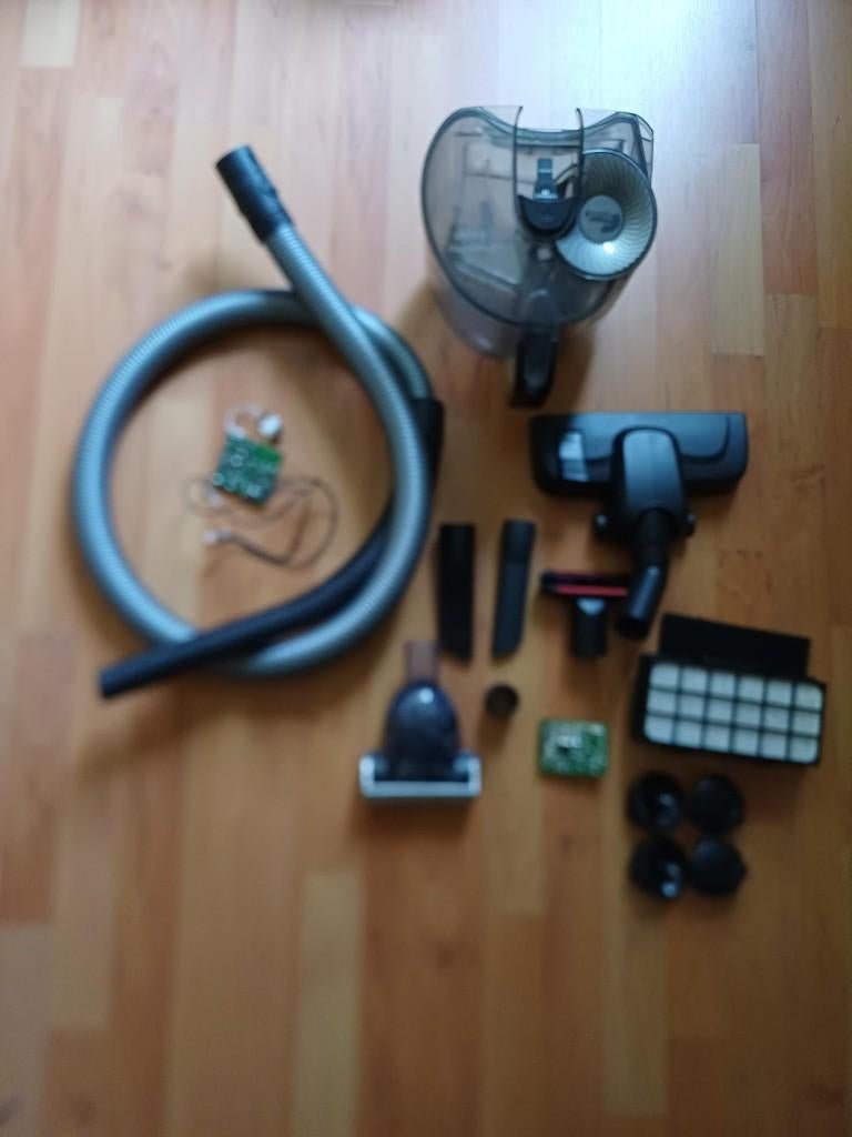 Verschillende stofzuiger onderdelen, Witgoed en Apparatuur, Onderdelen en Toebehoren, Zo goed als nieuw, Ophalen of Verzenden