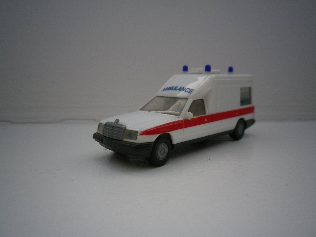 Herpa Mercedes e klasse / binz ambulance., Ophalen of Verzenden, Zo goed als nieuw, Auto, Herpa
